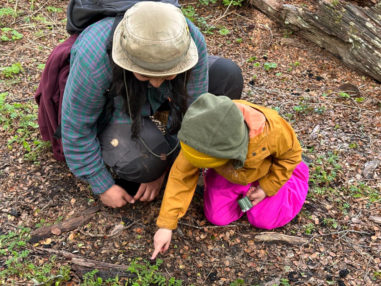 Equipo de Simbiosis Subantártica en salida a terreno en la Patagonia chilena