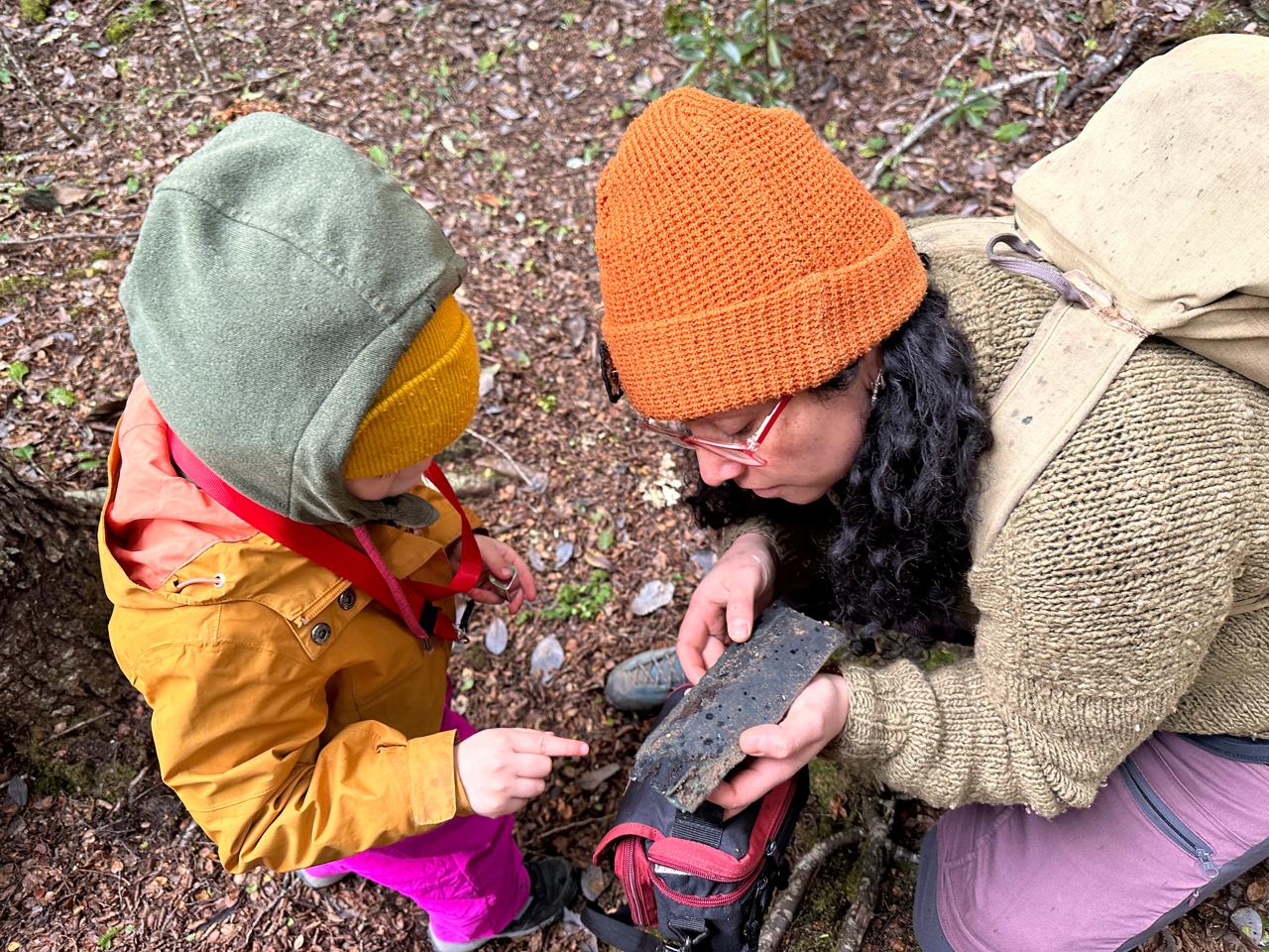 Equipo de Simbiosis Subantártica en salida a terreno en la Patagonia chilena